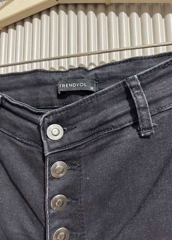 Düğmeli Siyah Kadın dar Paça Kot - Görsel 3