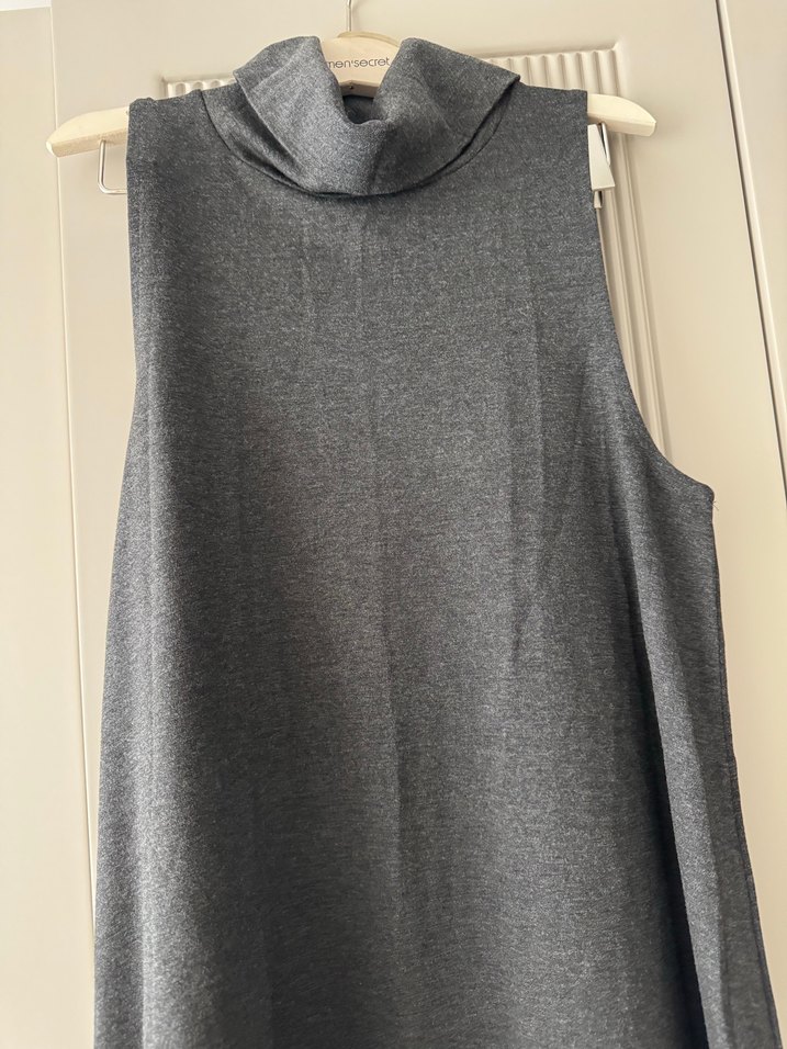 Gri Yüksek Yakalı Kolsuz Örme Elbise - Görsel 2