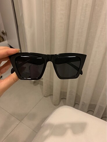 Siyah renk güneş gözlüğü