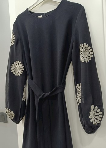 Uzun Kol Siyah Nakışlı Tesettür Elbise - Görsel 10