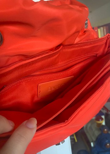 Kırmızı Zincir Detaylı Nakışlı Kadın Çanta - Görsel 4