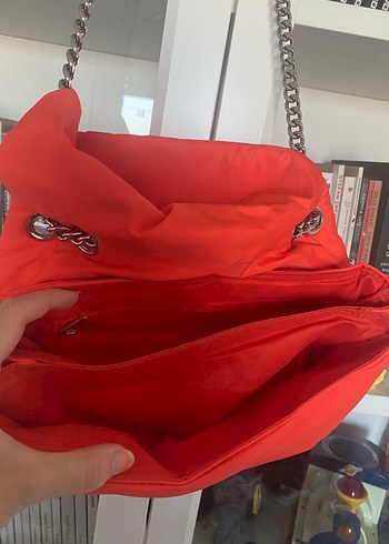 Kırmızı Zincir Detaylı Nakışlı Kadın Çanta - Görsel 3