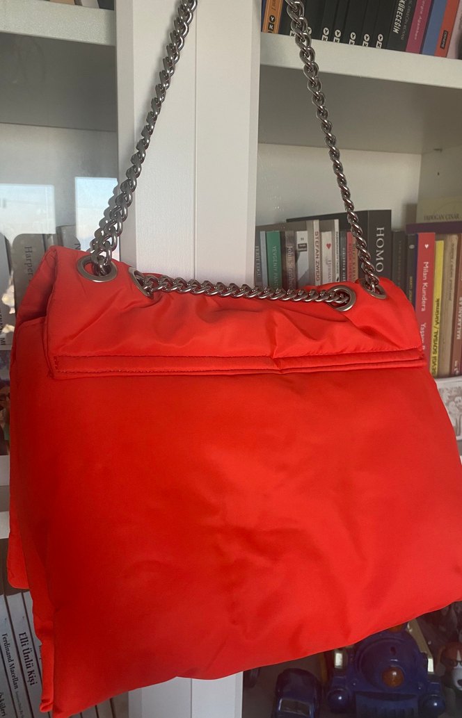 Kırmızı Zincir Detaylı Nakışlı Kadın Çanta - Görsel 5