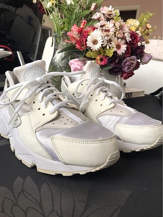 NİKE HUARACHE BEYAZ