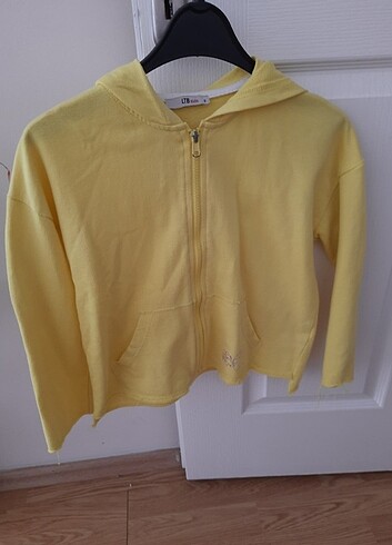 lcw Sarı sweatshirt 8 yaş
