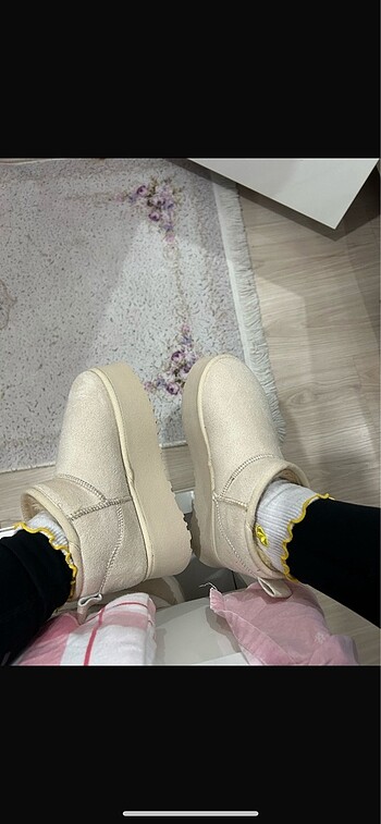 Krem rengi UGG içi kürklü bot