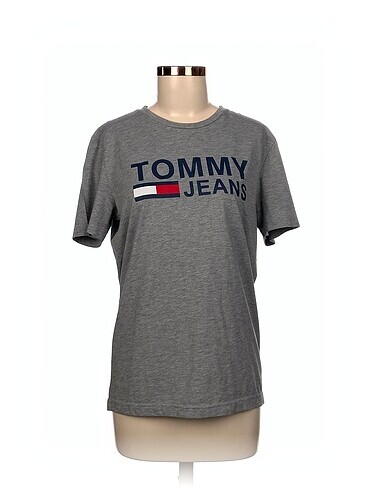 Tommy Hilfiger T-shirt %70 İndirimli.