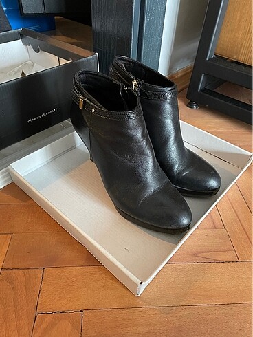 Ninewest kısa bot - Görsel 3