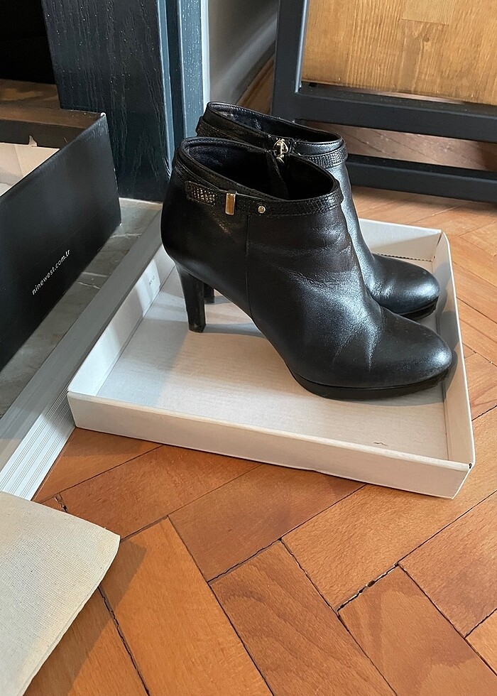 Ninewest kısa bot - Görsel 2