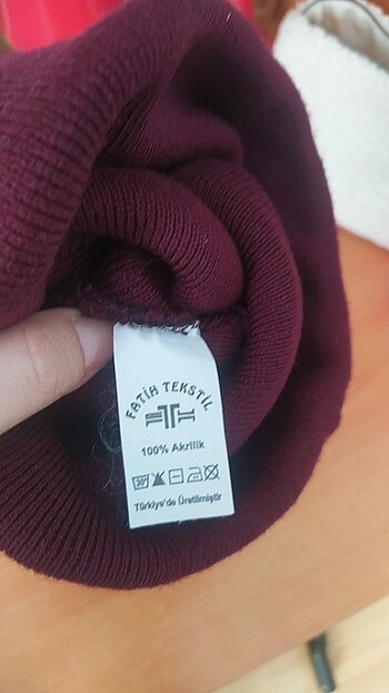 Ponponlu bordo kadın bere - Görsel 3