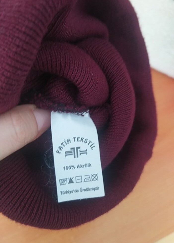 Ponponlu bordo kadın bere - Görsel 3