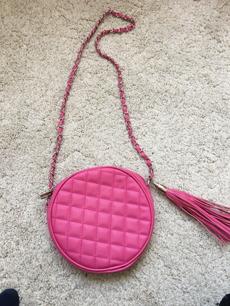 Pembe çanta