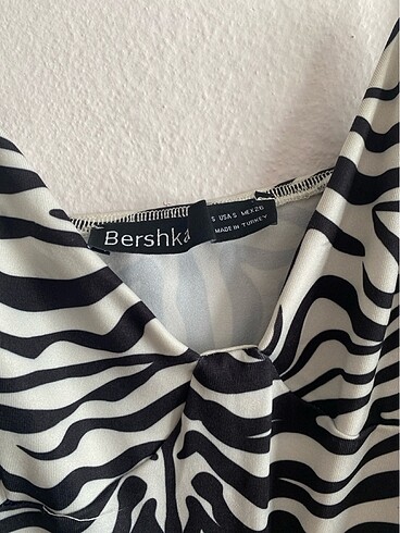 Bershka Elbise