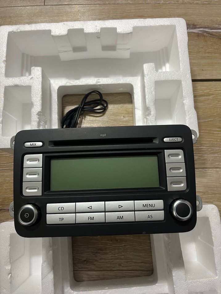 Ekranlı Siyah Araba Multimedya Sistemi - Görsel 2