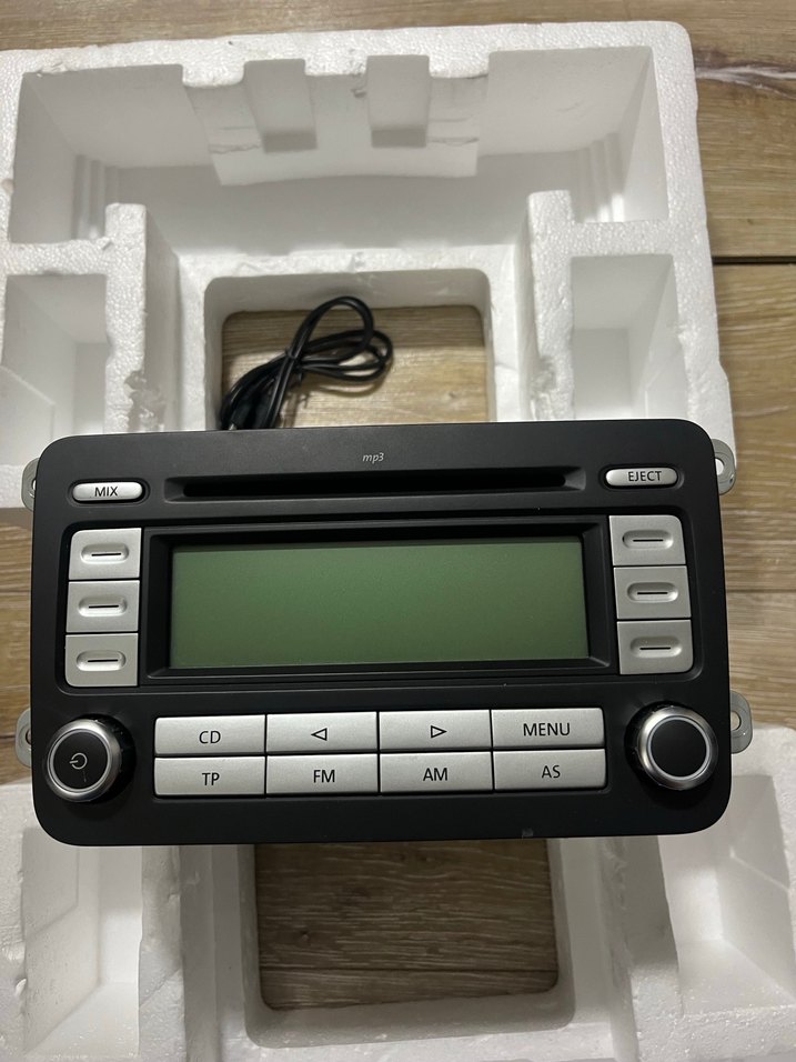 Ekranlı Siyah Araba Multimedya Sistemi - Görsel 3