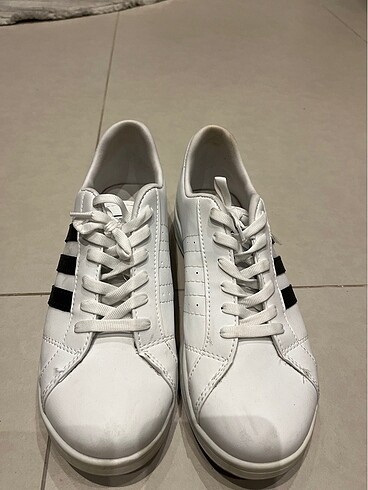 Adidas 42 numara