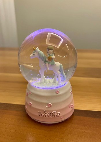 Beyaz Unicorn ve Kız Figürlü Kar Küresi - Görsel 4