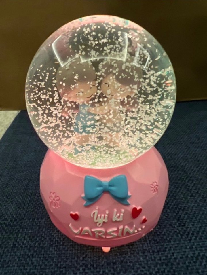 Pembe Figürlü Kar Küresi Müzik Kutusu - Görsel 3