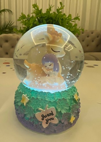 Renkli Mor Koruyucu Figürlü Kar Küresi - Görsel 5