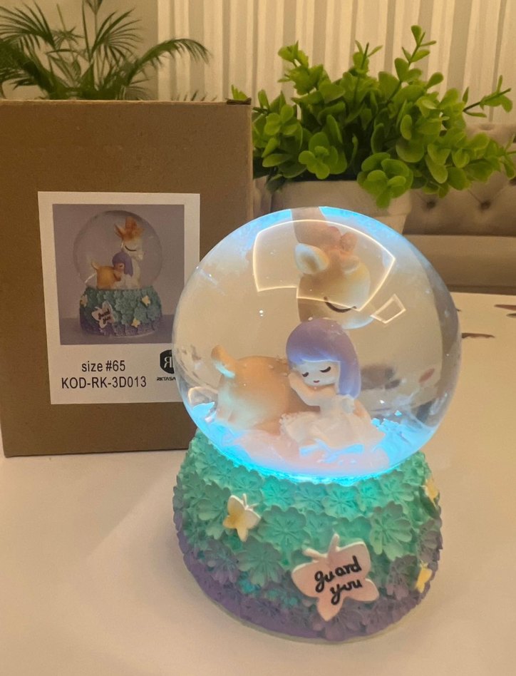 Renkli Mor Koruyucu Figürlü Kar Küresi - Görsel 3