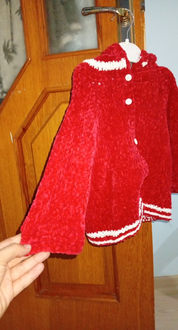 Kız Çocuk Kırmızı Kapüşonlu Örgü Hırka - Görsel 3