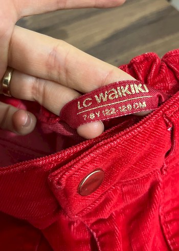 Kız Çocuk Kırmızı Süet Düğmeli Şort - Görsel 3