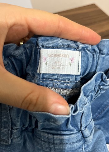 Kız Çocuk Mavi Dantel Detaylı Bol Kesim Kot Şort - Görsel 2