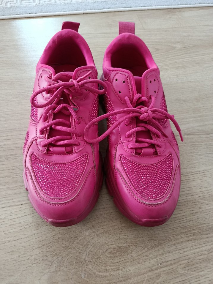 taşlı ayakkabı ve pantolon - Görsel 3