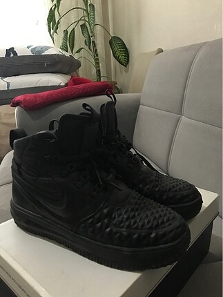 Nike su geçirmez ayakkabı