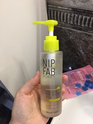 Nip Fab Gozenek Temizleyici Yuz Temizleme Jeli Mac Cilt Bakimi 100 Indirimli Gardrops