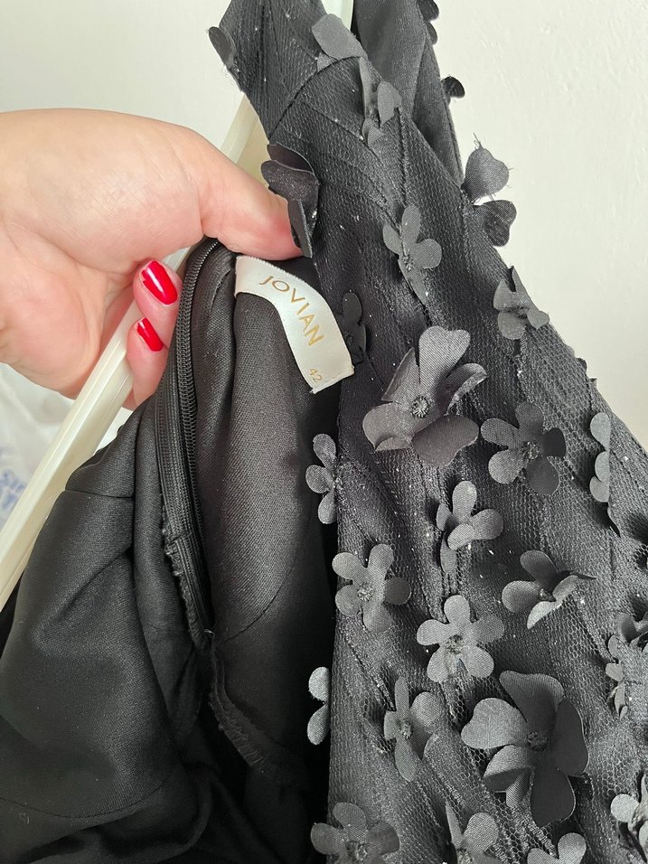 Dantel İşlemeli Siyah Uzun V Yaka Gece Elbisesi - Görsel 3