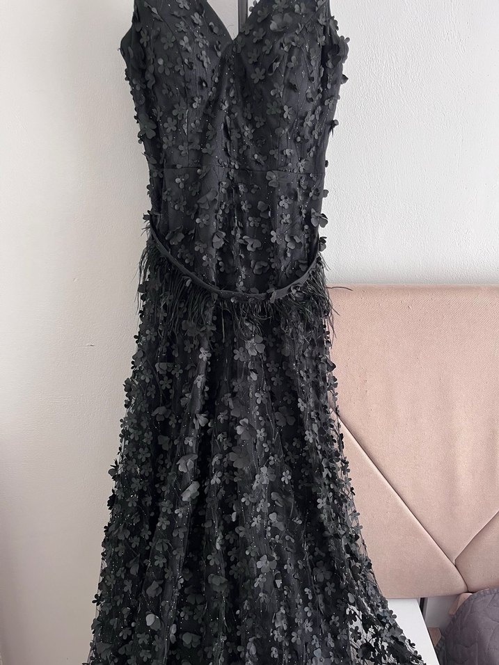 Dantel İşlemeli Siyah Uzun V Yaka Gece Elbisesi - Görsel 2