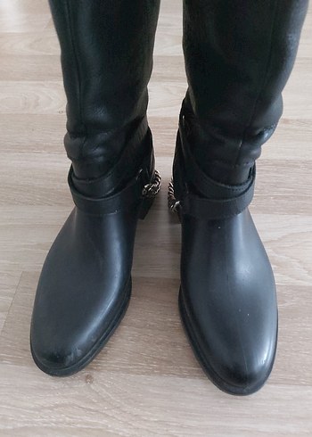 Zara Tokalı Siyah Deri Diz Boyu Topuklu Çizme - Görsel 5