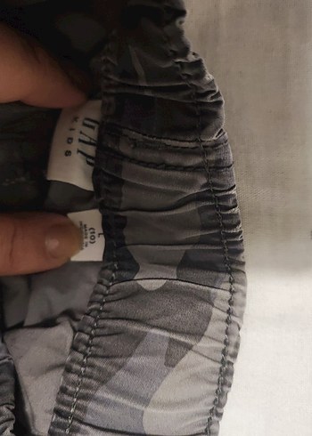 Erkek Gri Kamuflaj Bol Kesim Kemerli Şort - Görsel 3