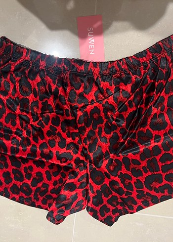 Suwen saten leopar desenli dantelli şort - Görsel 3