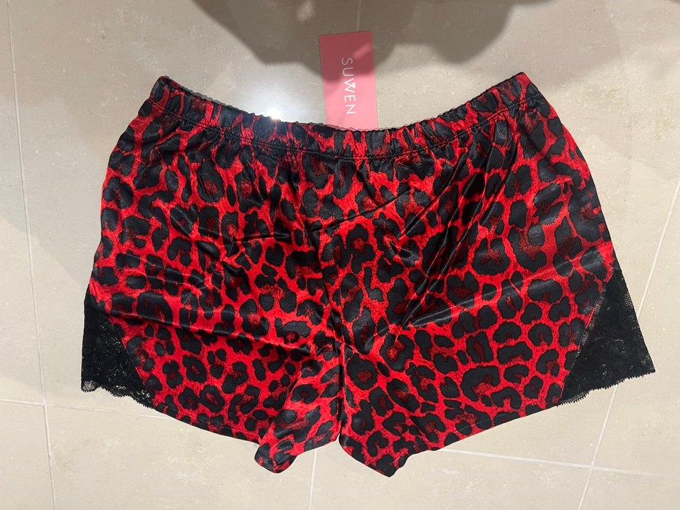 Suwen saten leopar desenli dantelli şort - Görsel 3