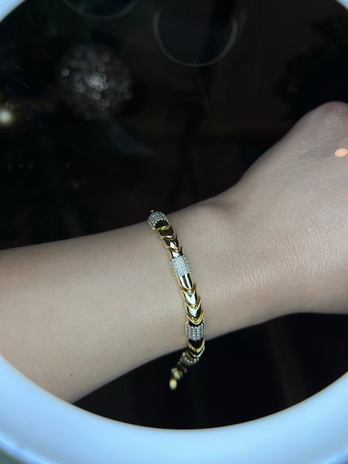 14 K görünümlü zirkon taşlı çelik vip bileklik - Görsel 2