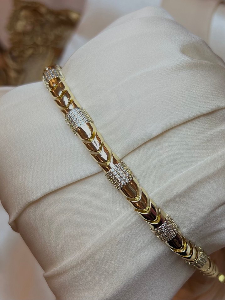 14 K görünümlü zirkon taşlı çelik vip bileklik - Görsel 3