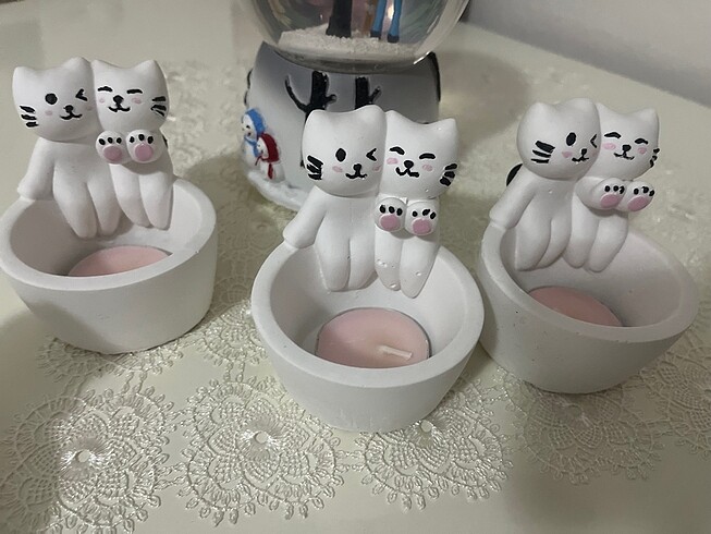 Üşüyen kedi mumluk