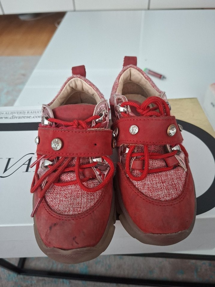 Kadın Kırmızı Parlak Spor Ayakkabı - Görsel 2