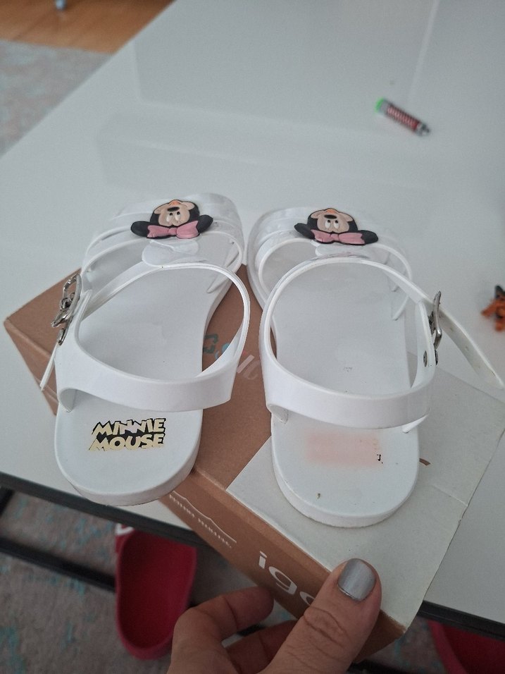 Kız Çocuk Beyaz Tokalı Minnie Mouse Terlik - Görsel 3