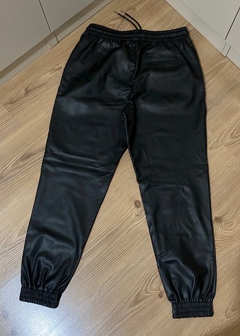 Zara Siyah Deri Kadın pantolon - Görsel 2