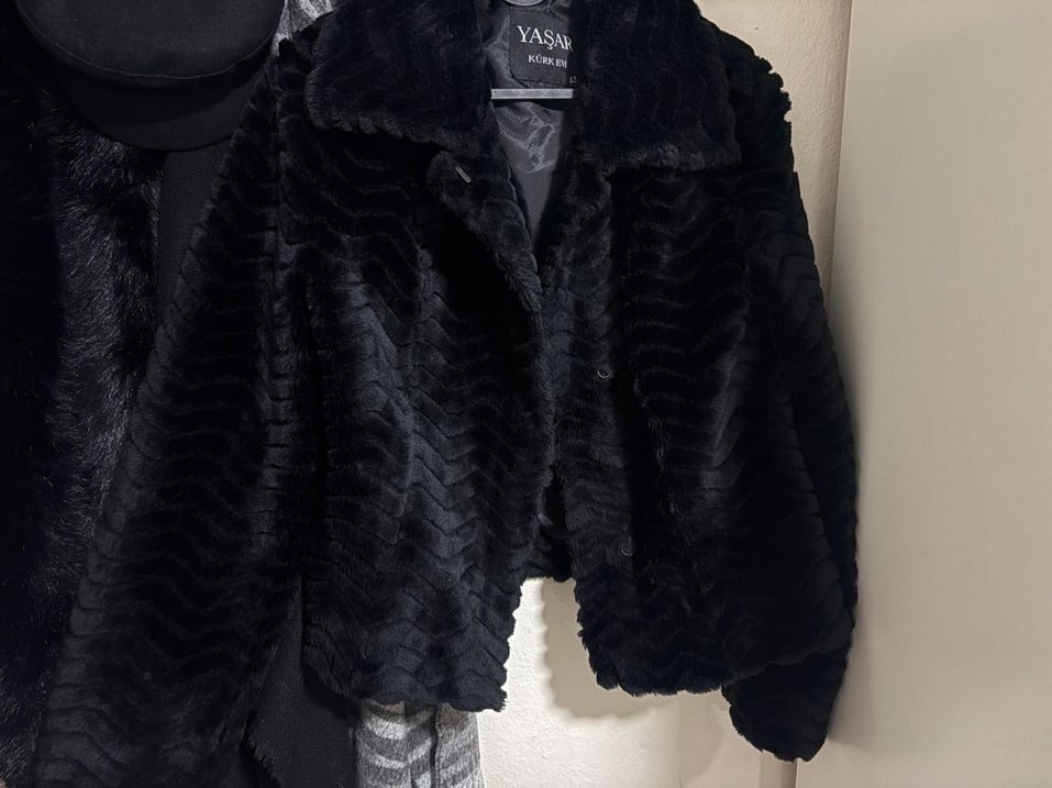 Kadın Siyah Kürk Detaylı Midi Ceket - Görsel 2