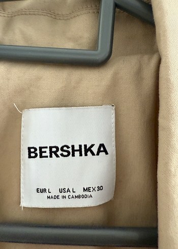 l Beden Bershka trençkot