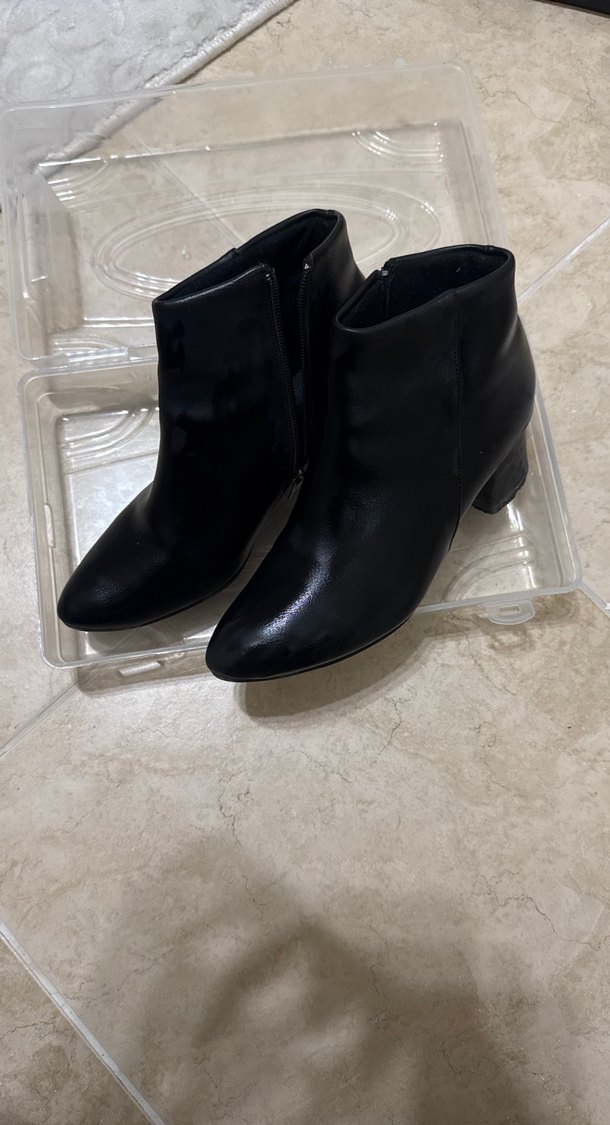 Siyah Topuklu Kadın Bot - Görsel 2
