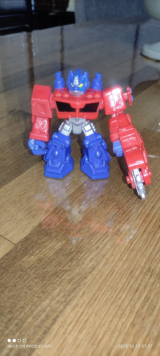 Renkli Kırmızı Robot Aksiyon Figürü - Görsel 2