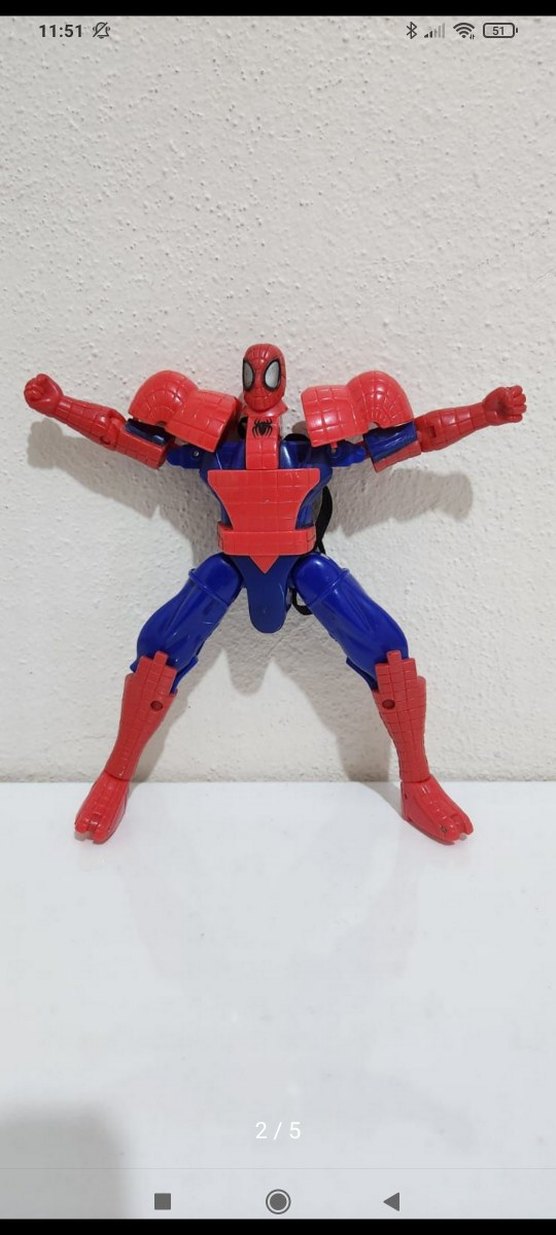 Kırmızı Mavi Renkli Aksiyon Figürü - Görsel 2
