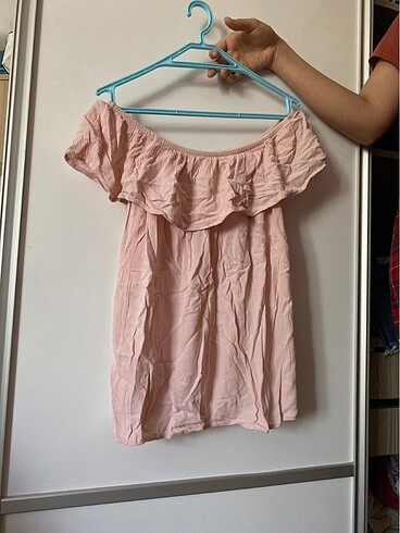 Omzu açık pembe üst