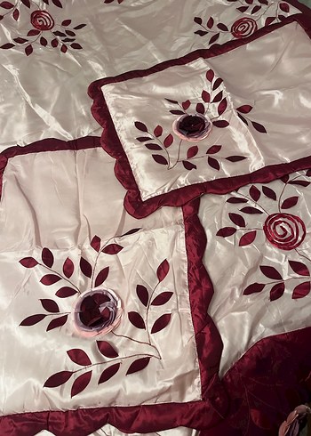 Bordo İşlemeli Parlak Yatak Örtüsü - Görsel 6