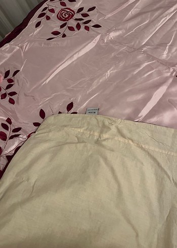 Bordo İşlemeli Parlak Yatak Örtüsü - Görsel 4